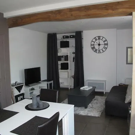 La Maison Des Chiens Rouges *