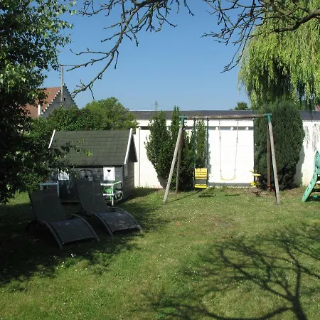 La Maison Des Chiens Rouges